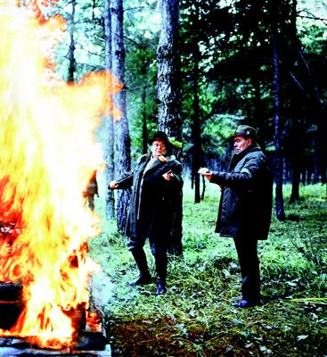 Marshal Tito and Leonid Brezhnev cooking salo in the Ukrainian country side, 1983. From The Soviet Image by Peter Radetsky (Chronicle Books, 2007).