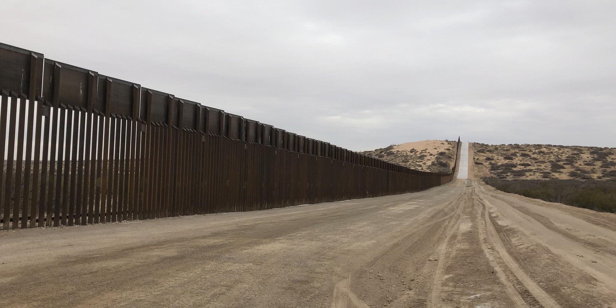 US/Mexico border wall in Arizona. Photo: Flickr/Russ McSpadden