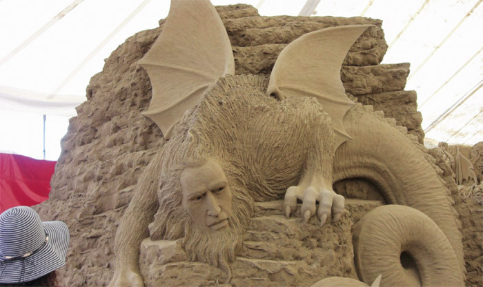 Sand sculpture inspired by Dante’s Inferno, Jesolo, Italy, 2009.