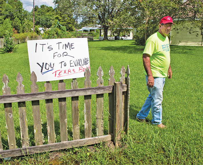 Mike Schaff at his home in Bayou Corne, Louisiana, 2013. © Julie Dermansky