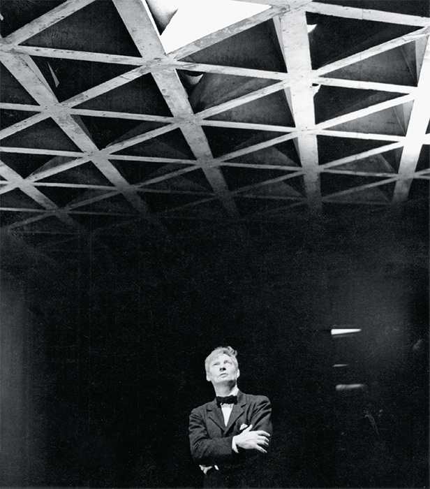 Louis Kahn in the Yale University Art Gallery, New Haven, 1953. Lionel Freedman, from the Louis I. Kahn Collection, University of Pennsylvania and the Pennsylvania Historical and Museum Commission.