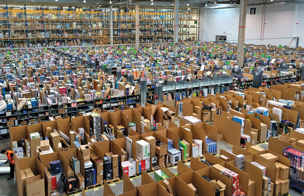 Amazon warehouse, Madrid, 2013. Álvaro Ibáñez/Flickr