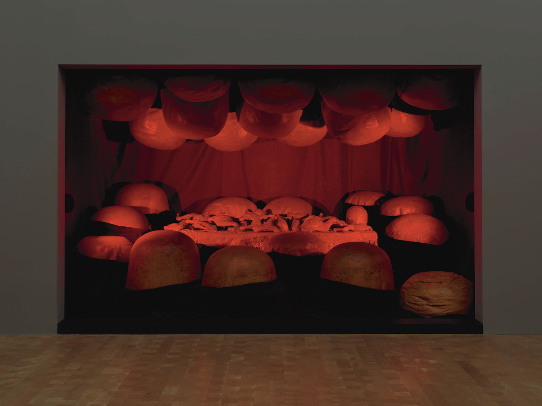 Louise Bourgeois, The Destruction of the Father, 1974, latex, plaster, wood, fabric, red light, 7' 9 5/8“ x 11' 10 5/8” x 8' 1 7/8". © The Easton Foundation/Licensed by VAGA at Artists Rights Society (ARS), New York/Collection Glenstone Museum, Potoma